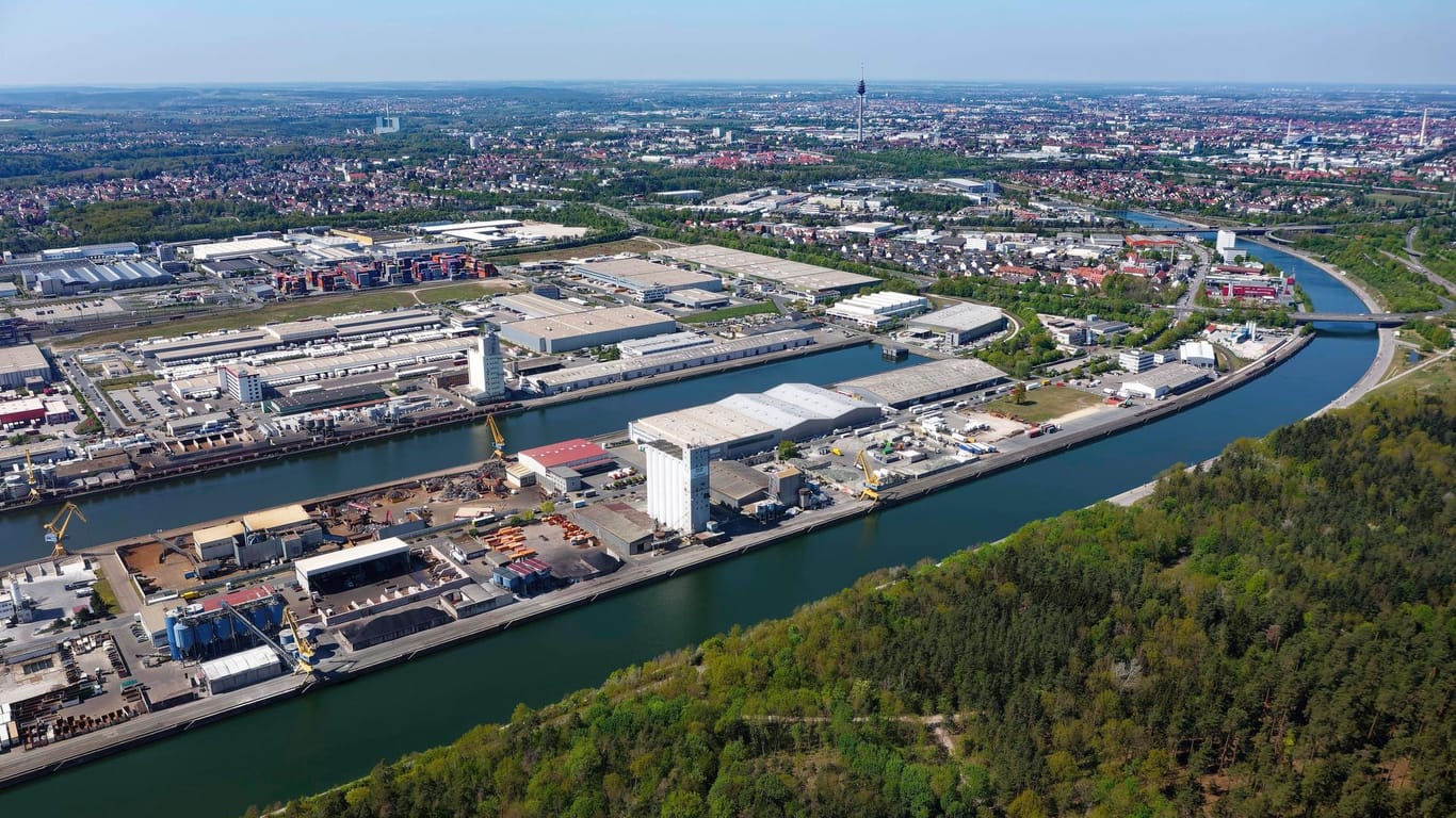 Der Hafen Nürnberg aus der Vogelperspektive (Symbolbild): Der Bund Naturschutz hat den Hafen als Standort für das umstrittene ICE-Werk vorgeschlagen.