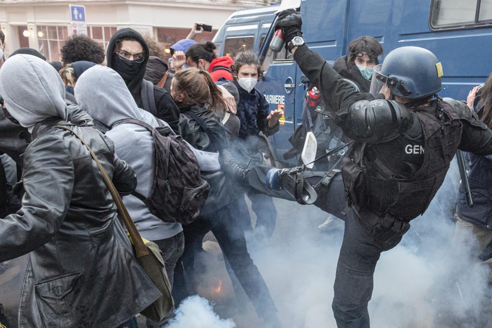 Auseinandersetzung zwischen Studenten und der Polizei in Paris (14. April): Viele junge Franzosen sind von der Politik enttäuscht.