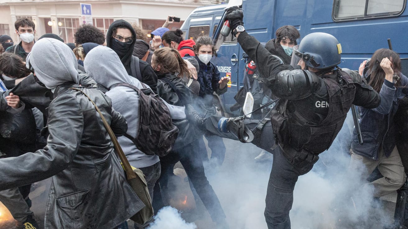 Auseinandersetzung zwischen Studenten und der Polizei in Paris (14. April): Viele junge Franzosen sind von der Politik enttäuscht.