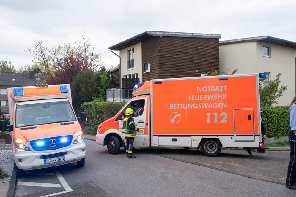 Unglücksstelle in Mönchengladbach: Vier Menschen wurden bei dem Unglück verletzt.