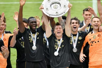 Jubel beim FC Bayern. Die Münchner holten vergangenes Jahr die neunte Meisterschaft in Serie.