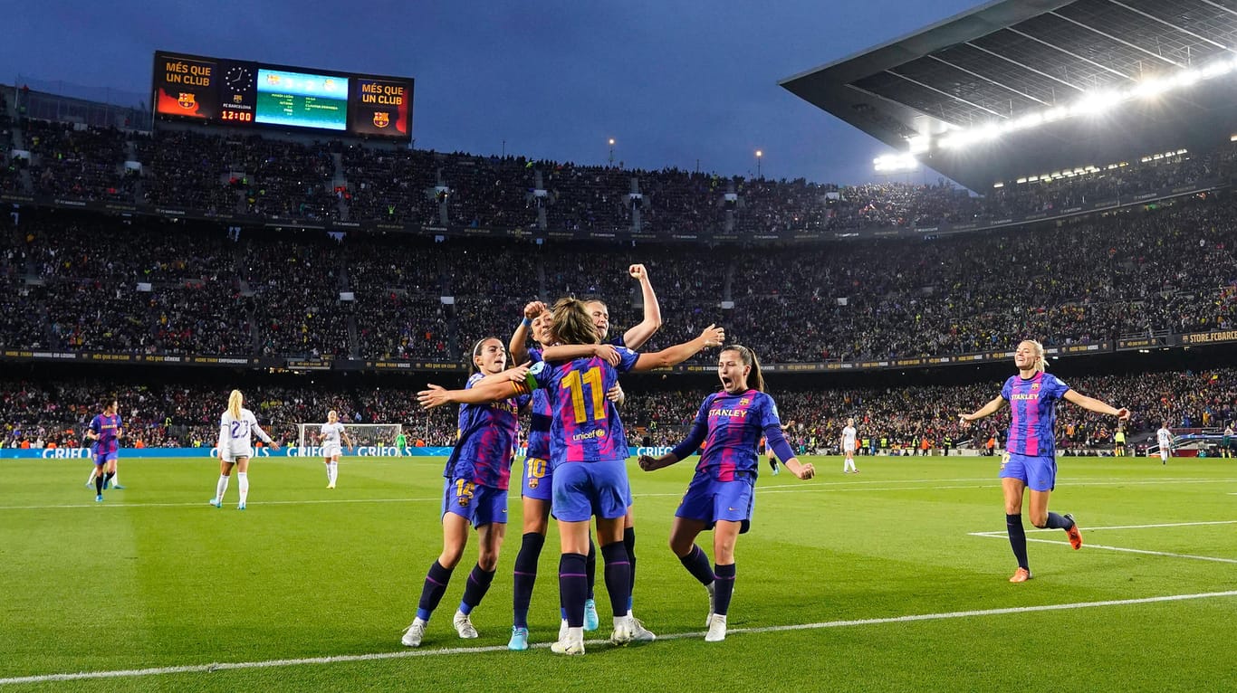 Freude beim FC Barcelona: Das Team jubelt nach einem Treffer gegen Real Madrid im Viertelfinale der Champions League.