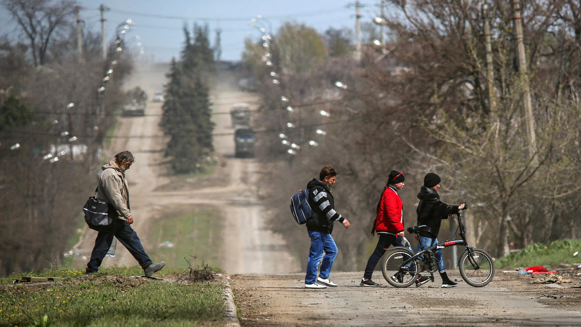 Tausende Menschen fliehen aus Mariupol. Immer wieder werden die Flüchtlinge auch auf dem Weg angegriffen.