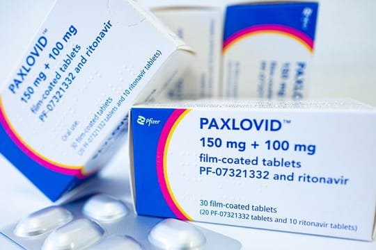 Das in Deutschland schon eingesetzte Covid-19-Medikament Paxlovid bekommt grünes Licht von der Weltgesundheitsorganisation (WHO).