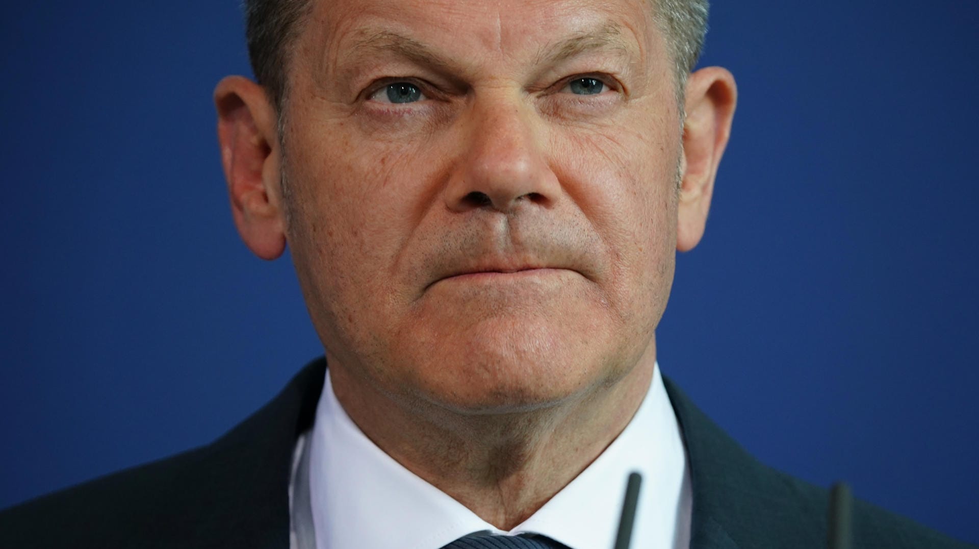 Zögert harte Entscheidungen hinaus (Symbolbild): Die Regierung um Kanzler Scholz zieht strenge Sanktionen gegen Russland in die Länge – aus Angst, selbst höhere Kosten tragen zu müssen.