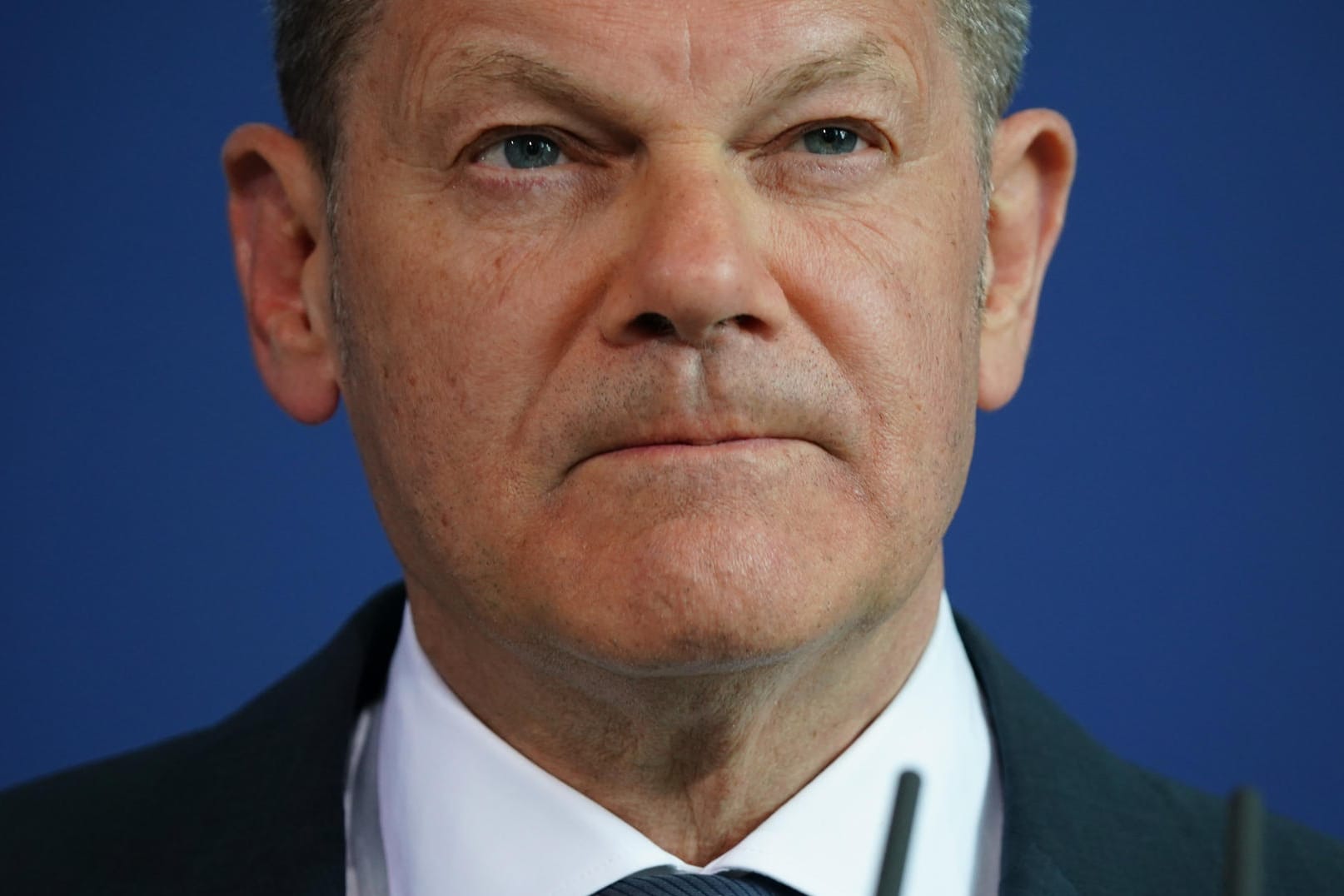 Zögert harte Entscheidungen hinaus (Symbolbild): Die Regierung um Kanzler Scholz zieht strenge Sanktionen gegen Russland in die Länge – aus Angst, selbst höhere Kosten tragen zu müssen.