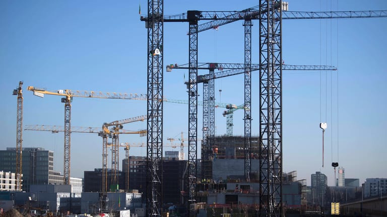 Baustelle in Berlin (Symbolbild): Der Immobilienkonzern Adler Group sah sich schweren Vorwürfen ausgesetzt.