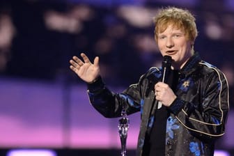 Ed Sheeran will die Menschen in der Ukraine unterstützen.