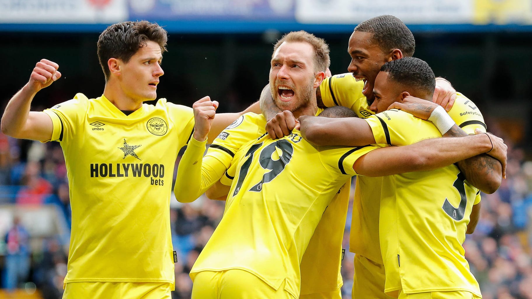 Brentford feiert beim 4:1-Erfolg gegen Chelsea.