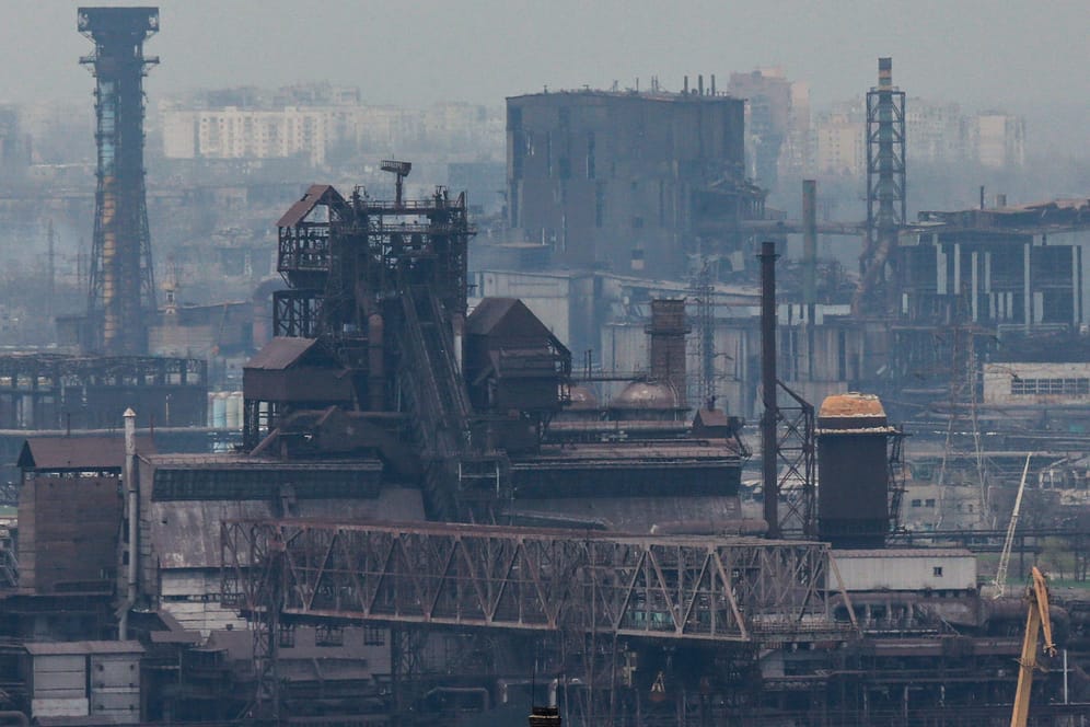 Das Asow-Stahlwerk in der Hafenstadt Mariupol: Es bestimmt die Kulisse der Stadt.