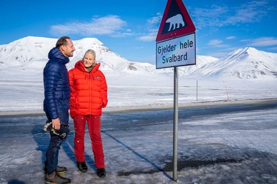 Der norwegische Kronprinz Haakon und seine Frau Mette-Marit mögen Spitzbergen sehr.