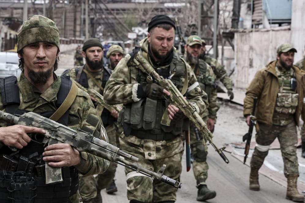 Russische Kämpfer in Mariupol: Mit der Eroberung des Donbass und des Südens könne eine "Landverbindung" zur annektierten Krim-Halbinsel geschaffen werden.