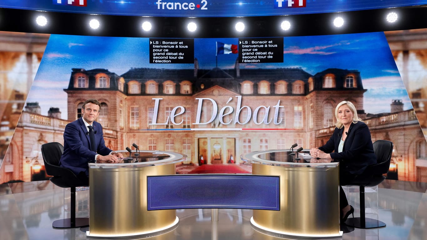 Macron und Le Pen bei der Wahldebatte: Die RN-Politikerin verfolge Ziele, die nicht mit der Verfassung in Einklang stünden, so der Amtsinhaber.