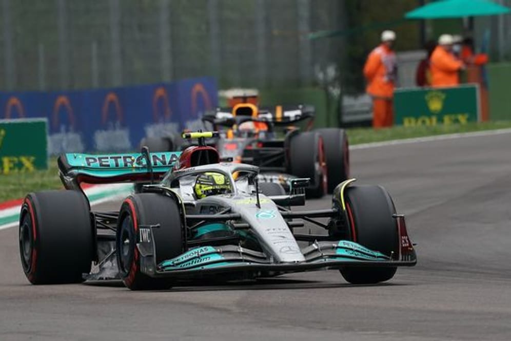 Verpasste auch in Imola die Top Ten in der Qualifikation: Lewis Hamilton.