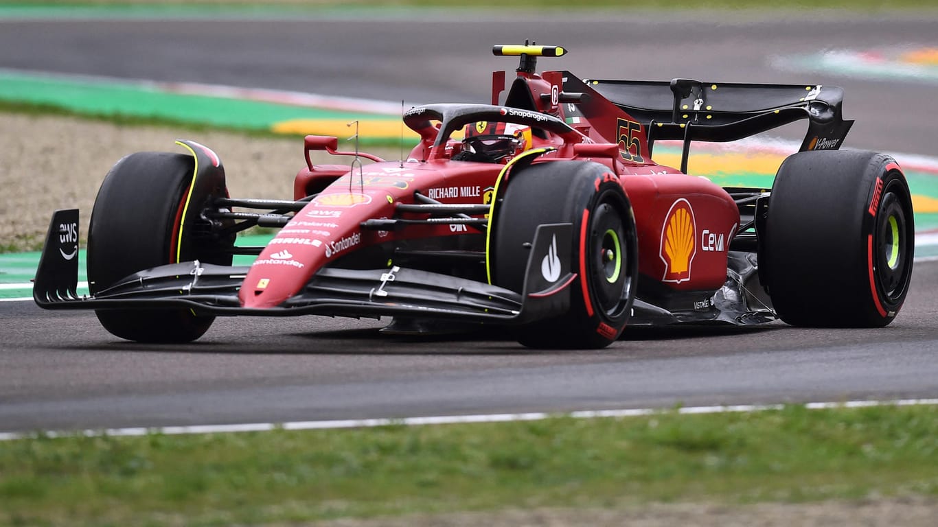 Carlos Sainz am Freitag in der Qualifikation in Imola. Der Ferrari-Pilot rutschte später von der Strecke.