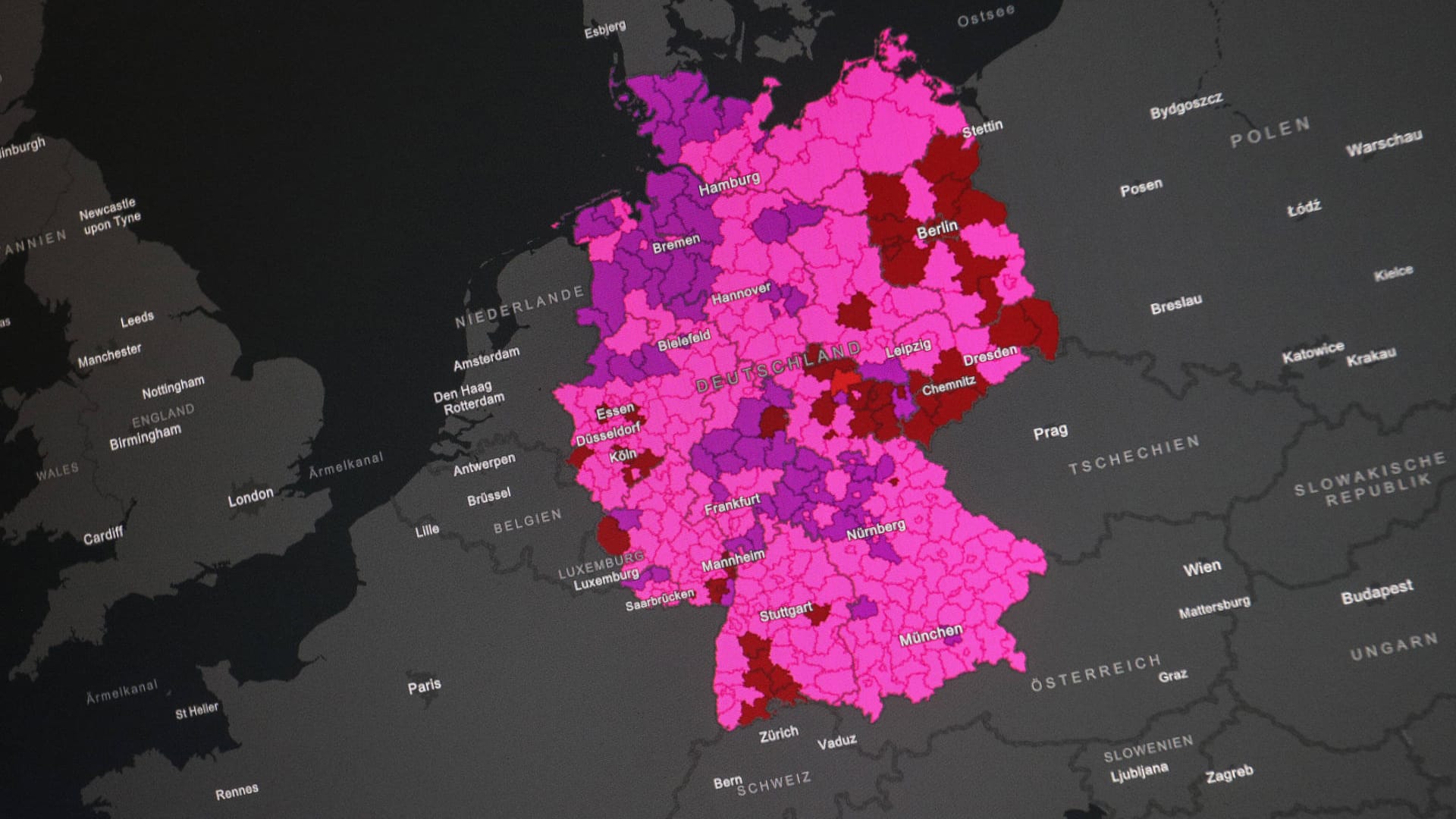 Dashboard des RKI (Symbolbild): Das RKI zeigt auch künftig tagesaktuelle Entwicklungen der Pandemie.