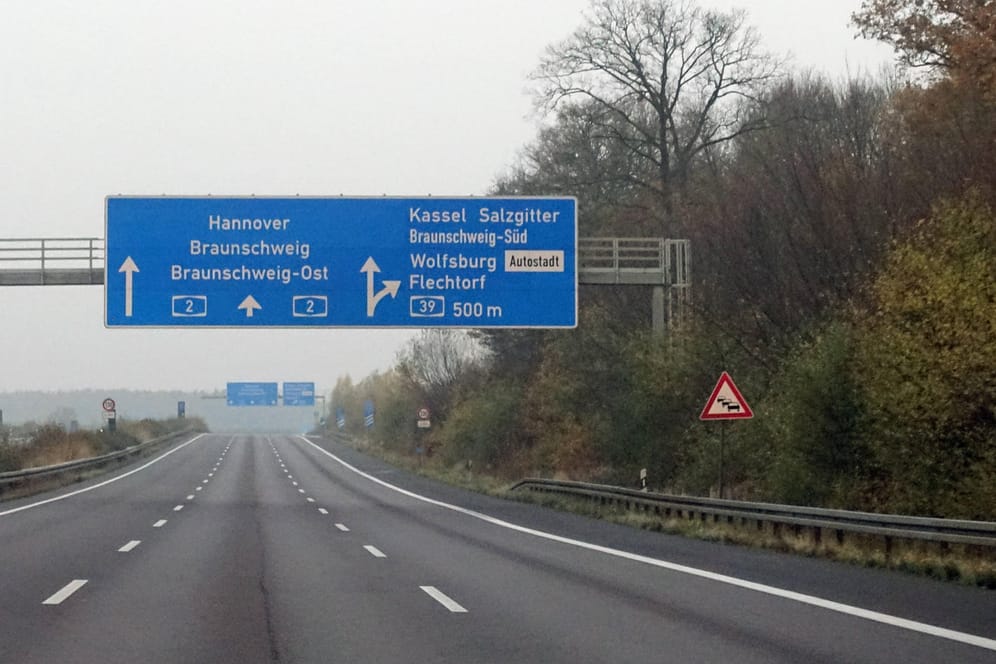 Autobahn A2 bei Braunschweig (Archiv): Mit 417 Stundenkilometern soll ein tschechischer Millionär in seinem Bugatti Chiron zwischen Berlin und Hannover unterwegs gewesen sein.