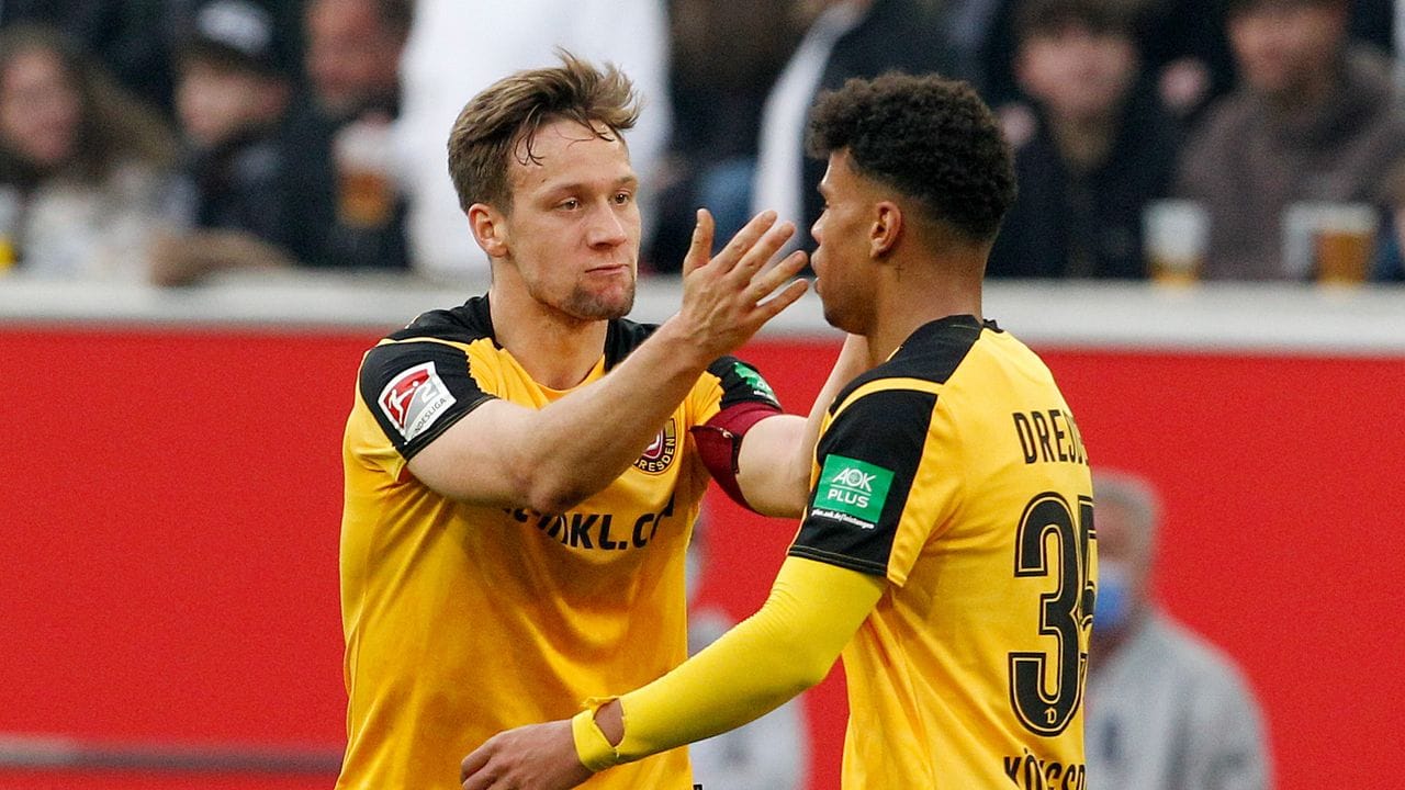 Ransford-Yeboah Königsdörffer (re) rettete Dresden einen Punkt in Düsseldorf. Ransford-Yeboah Königsdörffer (re) rettete Dresden einen Punkt in Düsseldorf.