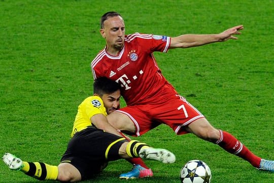 Bundesliga-Duell in London: 2013 treffen Franck Ribery (r) mit dem FC Bayern München auf Ilkay Gündogan und den BVB.