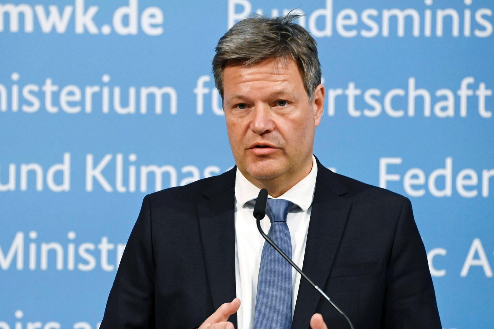 Bundeswirtschaftsminister Robert Habeck senkt die Wachstumsprognose für 2022 deutlich deutlich.