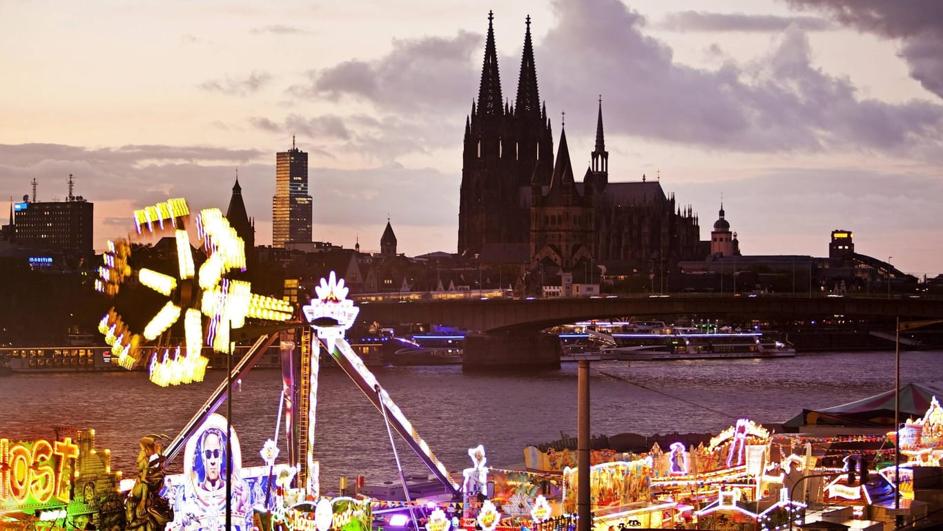 Fahrgeschäfte und Buden an der Deutzer Werft in Köln: Wer veranstaltet die beliebte Kirmes im nächsten Jahr?