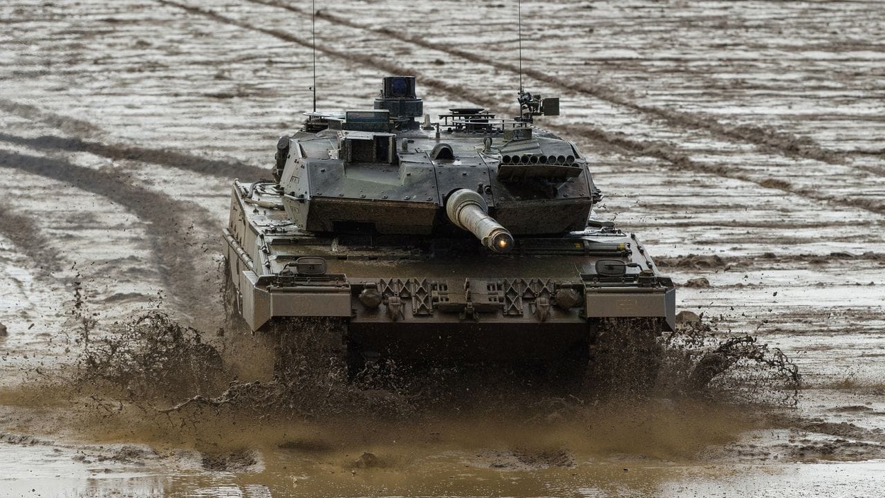 Ein Kampfpanzer der Bundeswehr vom Typ Leopard 2A6.