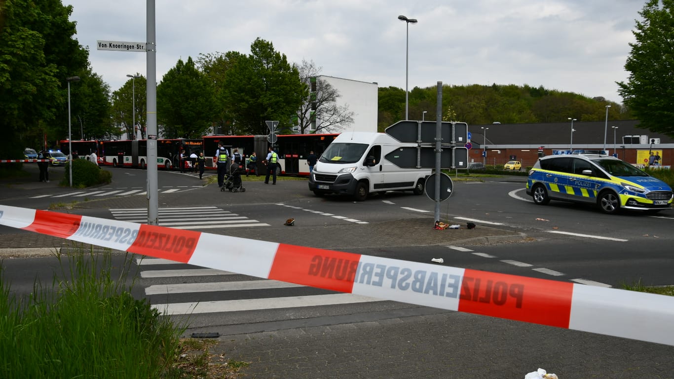 Im Stadtteil Steinbüchel wurden am Samstagnachmittag mehrere Personen verletzt.