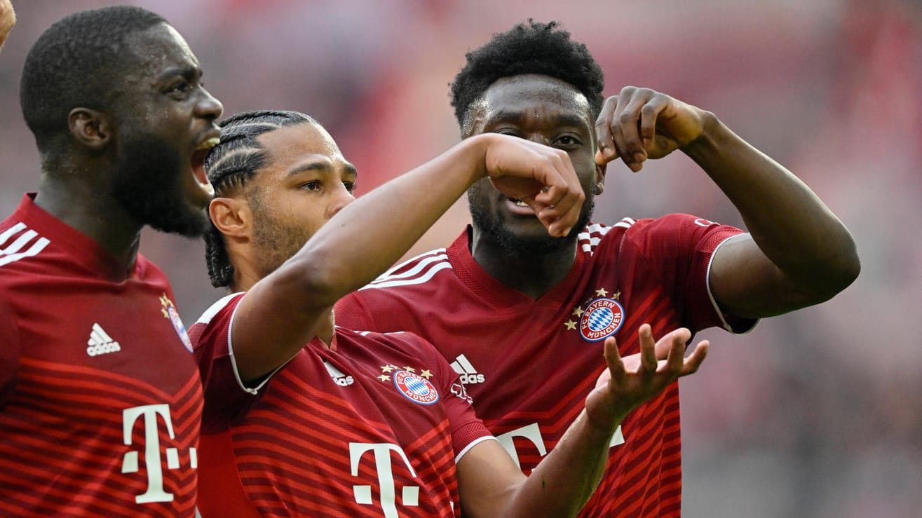 Der FC Bayern krönt sich gegen Borussia Dortmund zum zehnten Mal in Folge zum Deutschen Meister. Serge Gnabry sammelt reichlich Argumente für die Vertragsverhandlungen, Thomas Müller findet rechtzeitig sein Sonar. Die Noten für die Münchner.