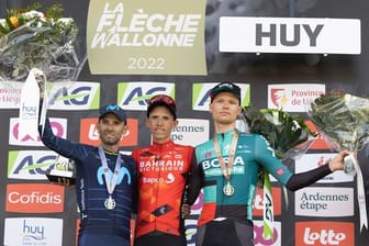Alejandro Valverde (l) zeigte sich am Mittwoch mit Platz zwei beim Flèche Wallonne in starker Verfassung.
