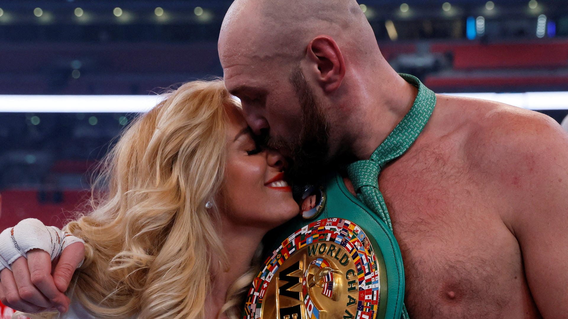 Tyson Fury und seine Ehefrau (l.): Er hat Paris versprochen nach dem Kampf seine Karriere zu beenden.