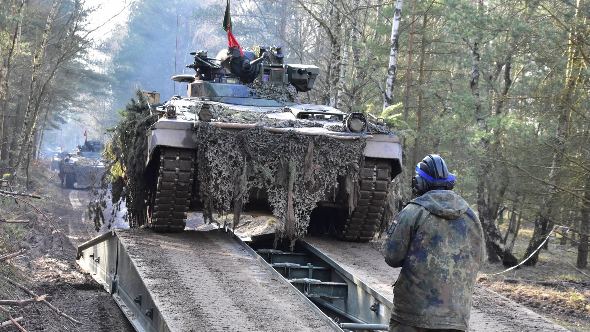 Schützenpanzer Marder auf einem Bundeswehr-Truppenübungsplatz: Selbst Munitionslieferungen sind der Schweiz zu heiß.