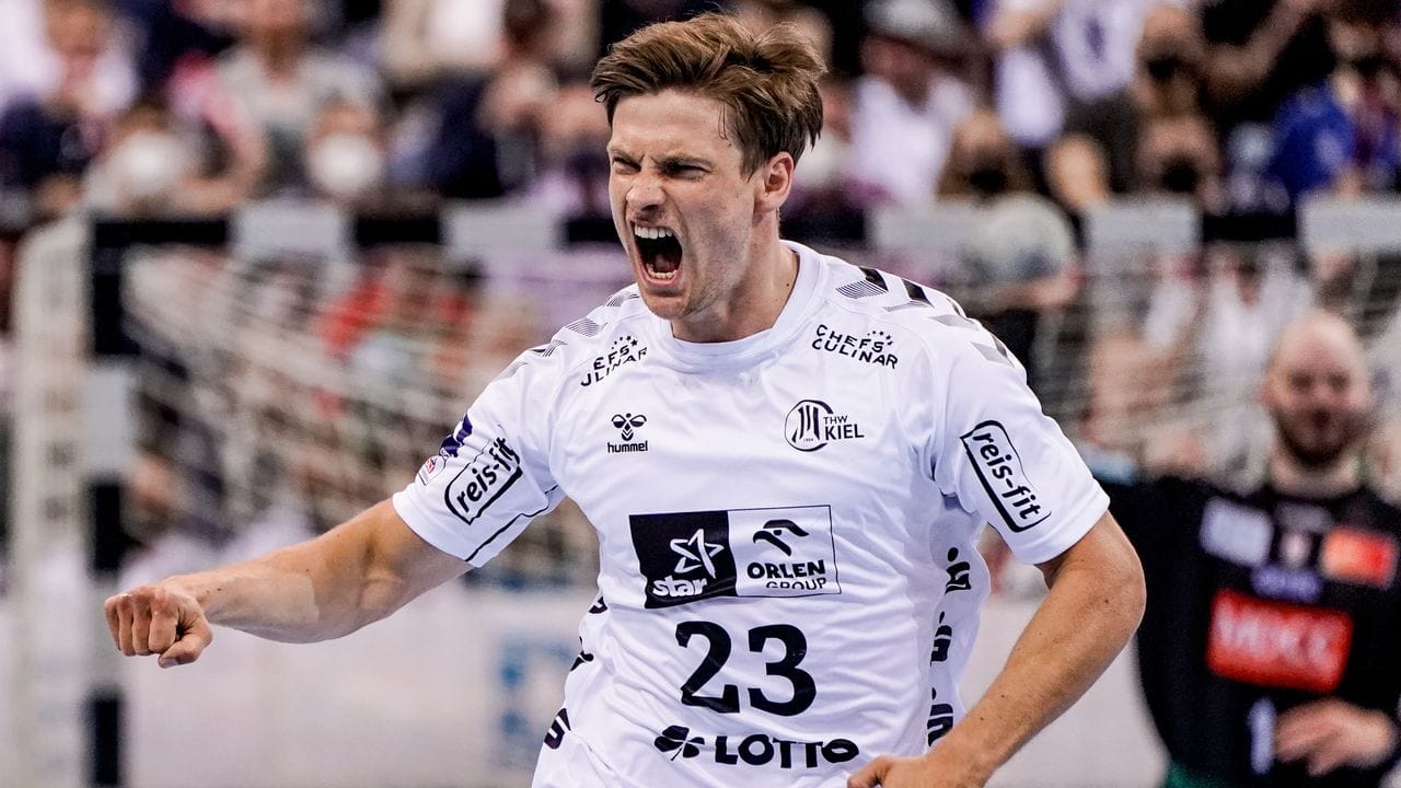 Kiels Rune Dahmke feiert einen Treffer gegen den SC Magdeburg. Kiels Rune Dahmke feiert einen Treffer gegen den SC Magdeburg.