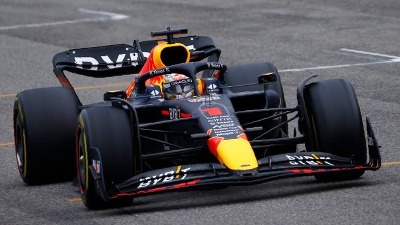 Der Niederländer Max Verstappen vom Team Red Bull siegt beim Rennen in Imola.