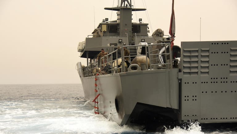 Tripoli, Libanon: Die libanesische Marine konnte nach einem Bootsunglück mit 60 Insassen nach eigenen Angaben 50 Menschen retten.