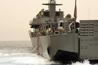 Tripoli, Libanon: Die libanesische Marine konnte nach einem Bootsunglück mit 60 Insassen nach eigenen Angaben 50 Menschen retten.