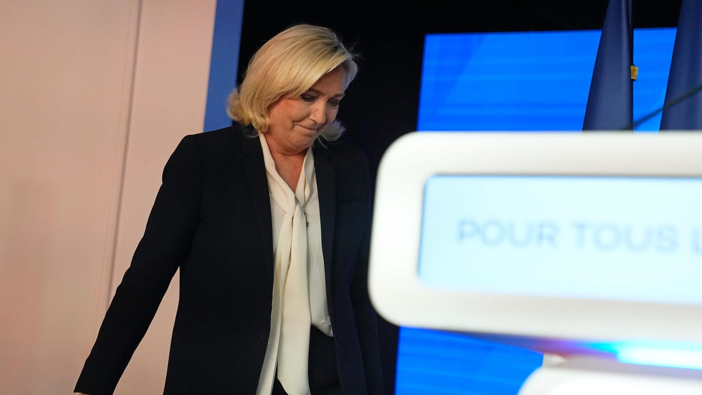 Sie hat verloren: Marine Le Pen kurz vor ihrer Rede, bei welcher sie ihre Niederlage bei der Stichwahl eingesteht.