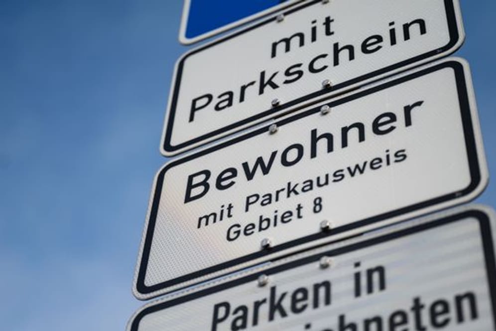 2020 hatten Bundestag und Bundesrat eine Obergrenze bei Anwohnerparkausweisen von 30,70 Euro pro Jahr gekippt.