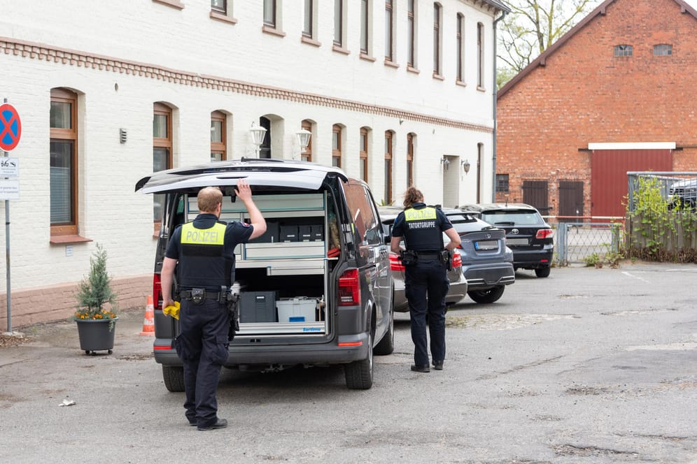 Polizei am Tatort: Noch ist unklar, wieso die Kontrahenten in Streit gerieten.