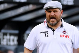 Steffen Baumgart: Der Kölner Trainer ist mit dem Verhalten seines Spielers Ondrej Duda nicht einverstanden.