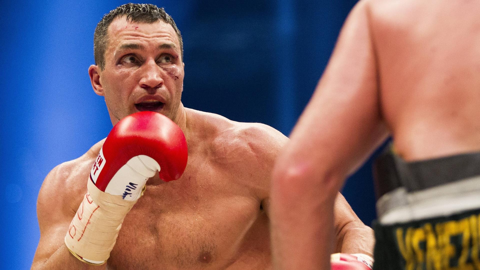 Wladimir Klitschko bei einem seiner letzten Kämpfe im November 2015: Der inzwischen 46-Jährige schließt ein Comeback nicht aus.