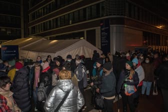 Ankunftszentrum an der Hammer Straße (Archivbild): In Hamburg rechnet man mit steigenden Flüchtlingszahlen.