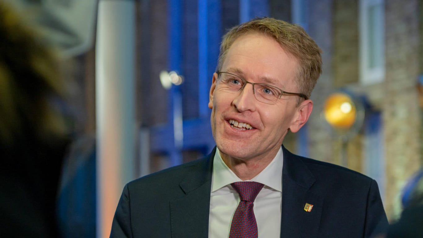 Er ist Ministerpräsident Schleswig-Holsteins und geht als Spitzenkandidat in die Landtagswahl 2022: Daniel Günther (CDU).