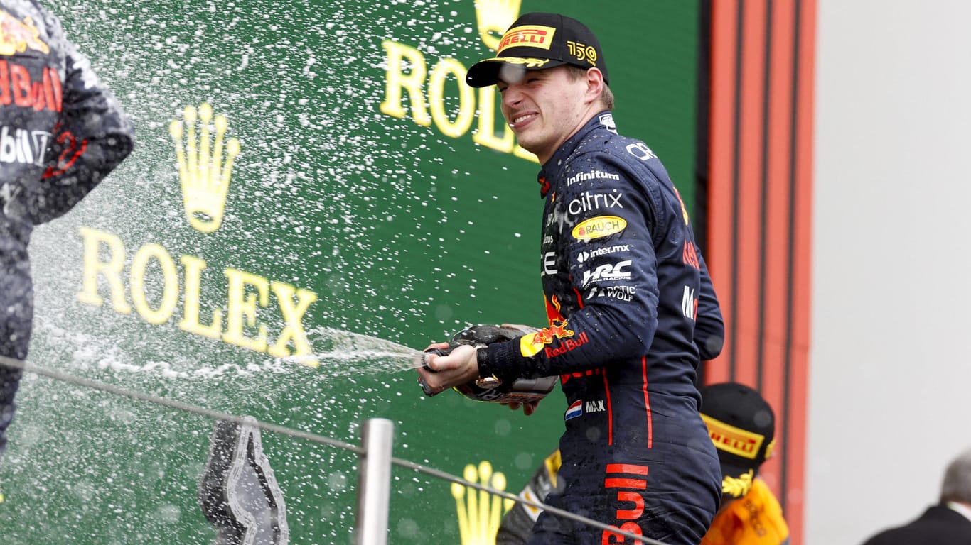 Max Verstappen: Der Red-Bull-Pilot feiert seinen Sieg in Imola.