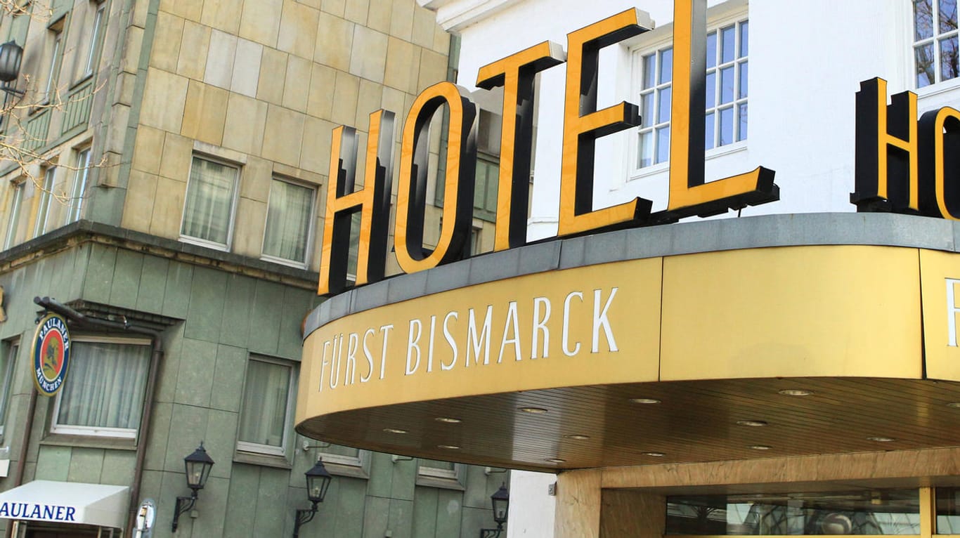 Der Eingang eines Hotels in Hamburg (Symbolbild): Im Vorjahr sorgte das Beherbergungsverbot für niedrige Buchungszahlen.