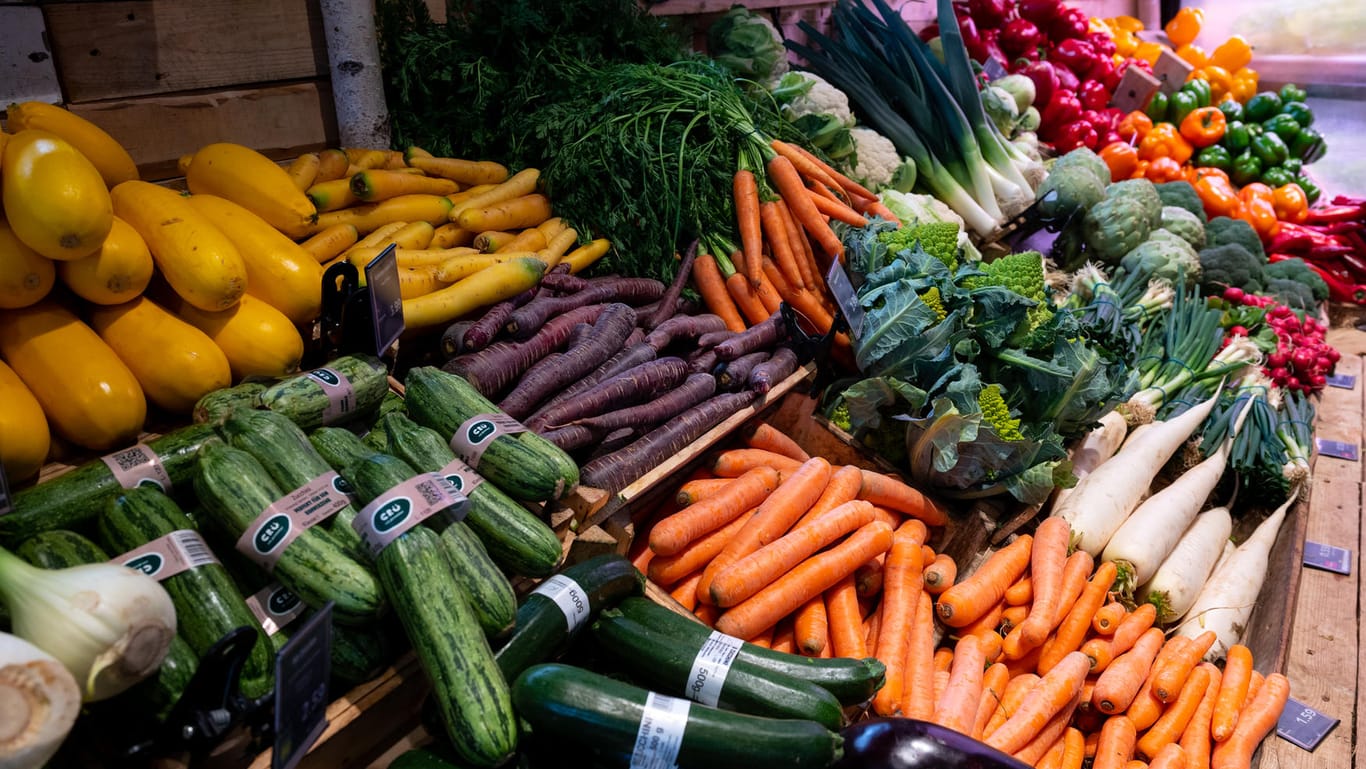 Obst und Gemüse im Supermarkt: Ohne Mehrwertsteuer könnten die Preise fallen.