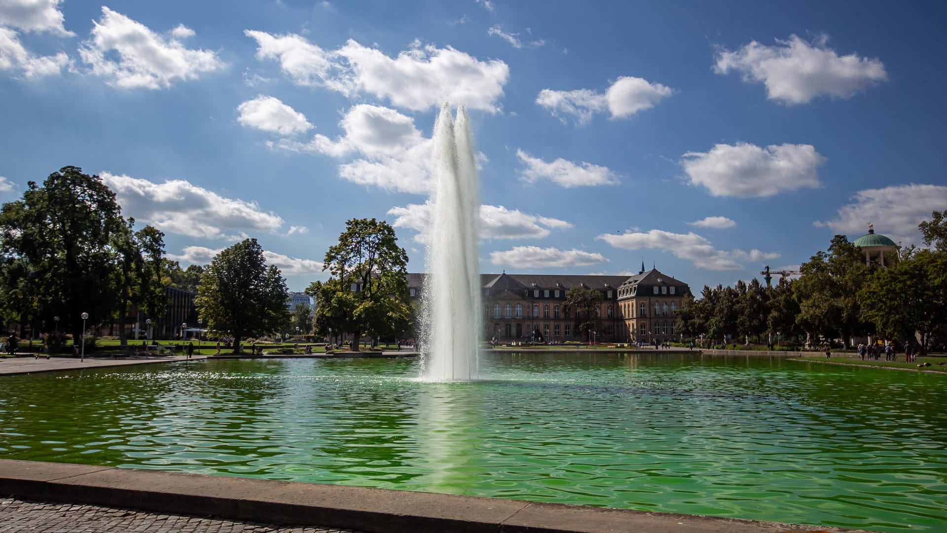 Der Eckensee im Stuttgarter Schlossgarten (Archiv): Hier ist am Samstagabend ein zwölf Jahre altes Mädchen sexuell belästigt worden. Der Eckensee im Stuttgarter Schlossgarten (Archiv): Hier ist am Samstagabend ein zwölf Jahre altes Mädchen sexuell belästigt worden.