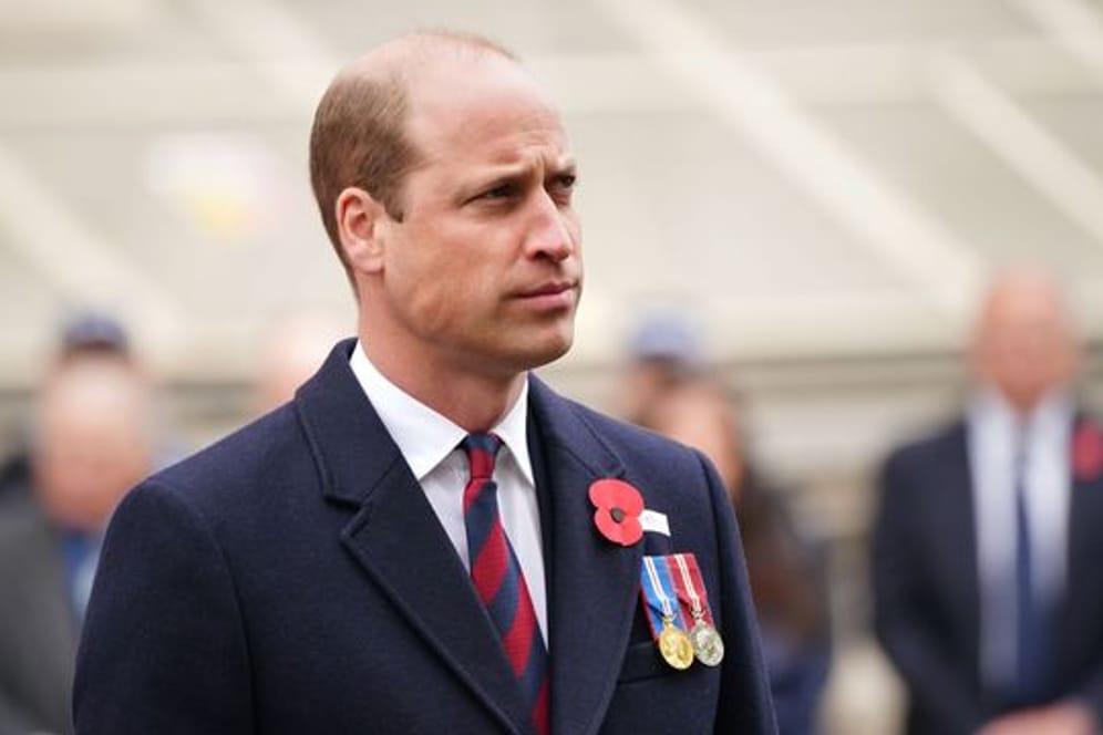 Prinz William gedenkt der gefallenen Weltkriegssoldaten.