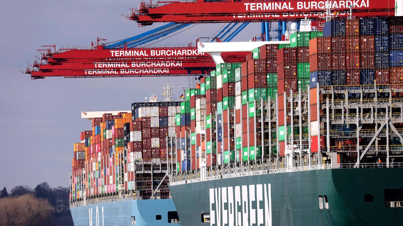 Schiffe, beladen mit Containern, liegen im Hamburger Hafen (Symbolbild): Der Dialog zwischen den beiden Parteien ist eingeschlafen.