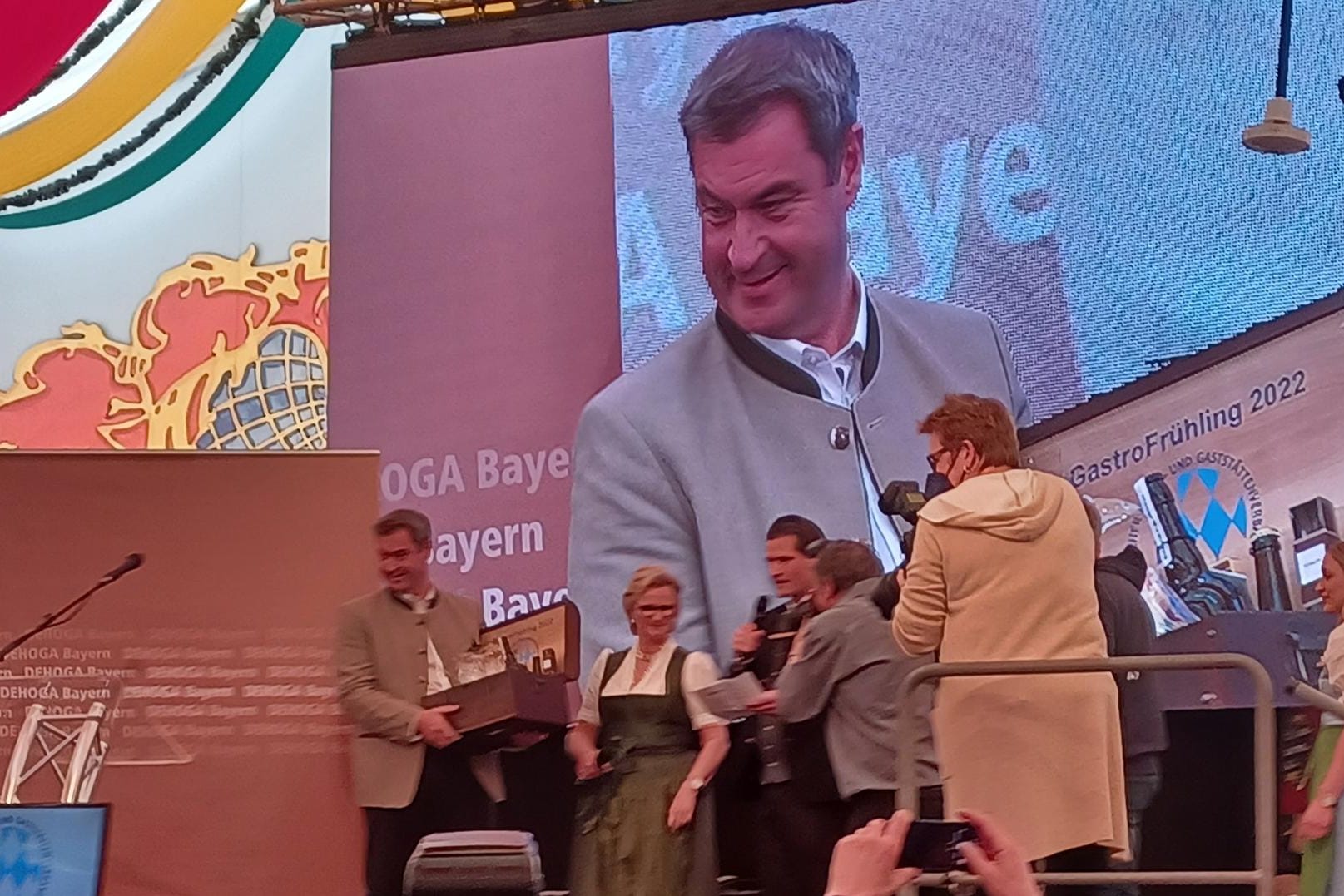 Ministerpräsident Markus Söder auf dem Frühlingsfest in München: "Volksfeste haben mir gefehlt."