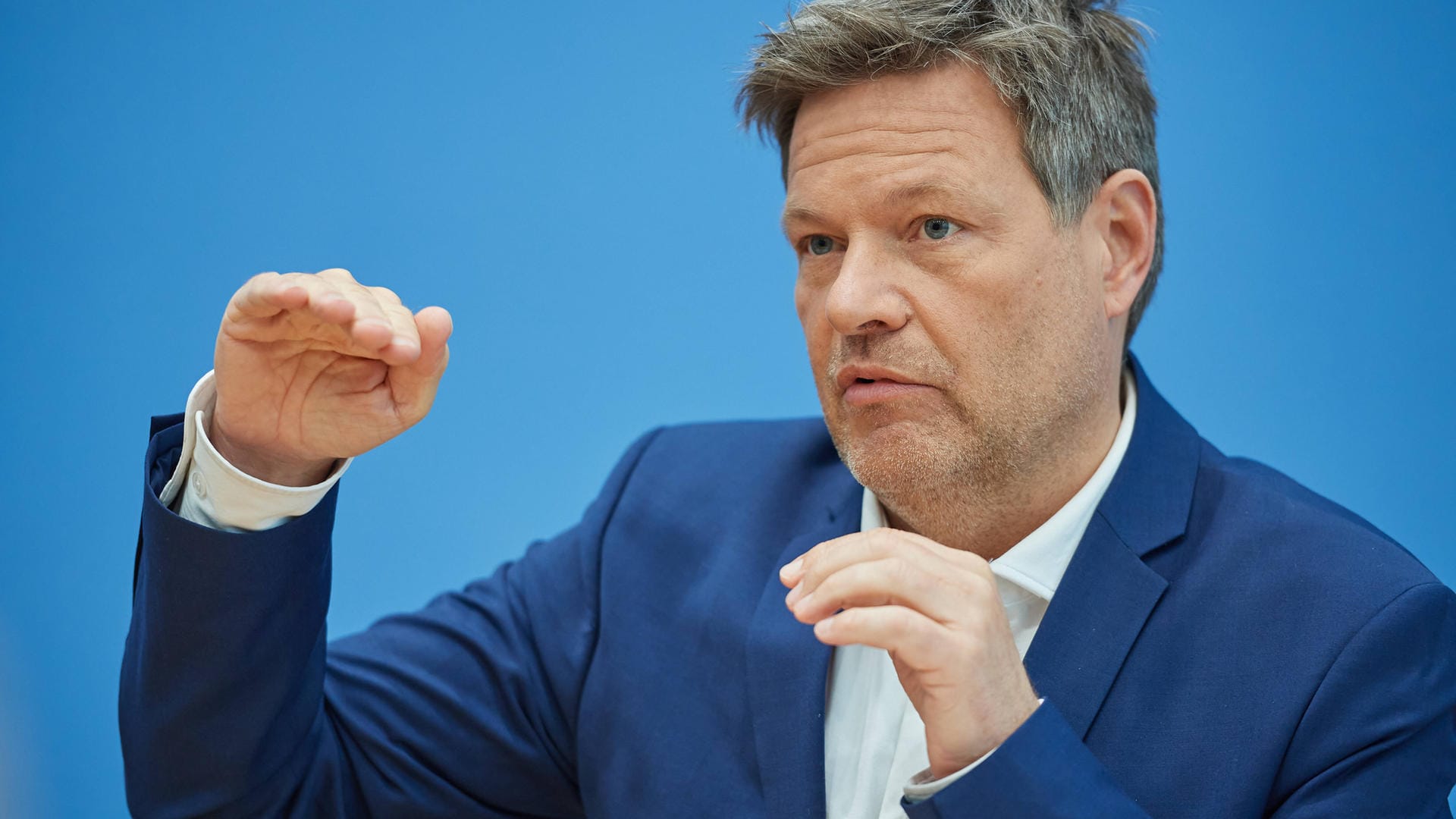 Robert Habeck: "Wir müssen uns daher darauf vorbereiten, dass sich die Lage zuspitzt." Robert Habeck: "Wir müssen uns daher darauf vorbereiten, dass sich die Lage zuspitzt."